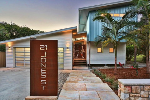 Drifted Away - Holiday Cairns 0