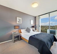 Wyndel Apartments North Sydney - Harbour Watch - Holiday Cairns