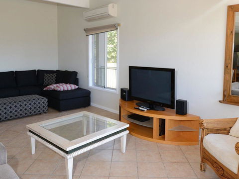 2 Cliff Road - Holiday Cairns 9