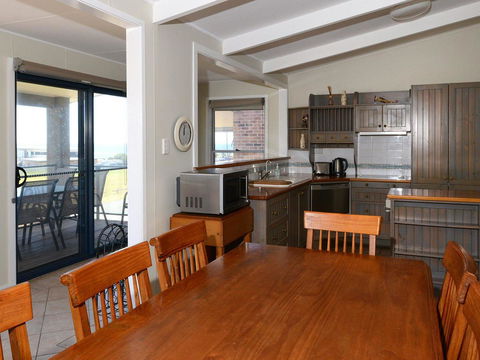 2 Cliff Road - Holiday Cairns 5