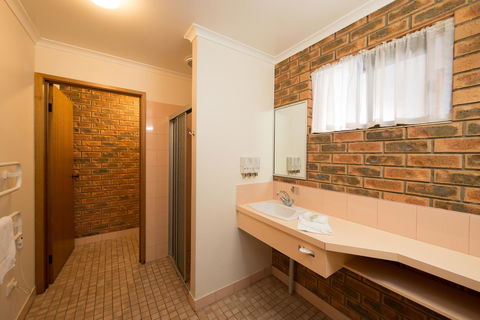 Hume Country Motor Inn - Holiday Cairns 28