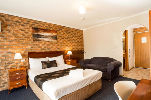 Hume Country Motor Inn - Holiday Cairns 3