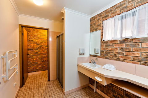 Hume Country Motor Inn - Holiday Cairns 35
