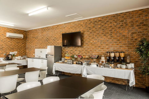 Hume Country Motor Inn - Holiday Cairns 1