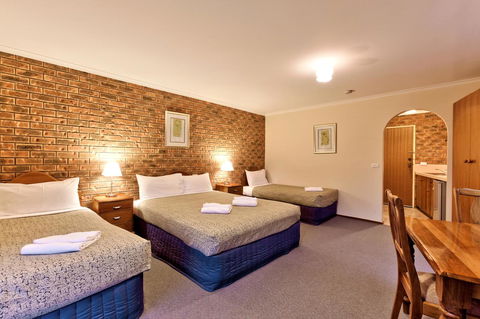 Hume Country Motor Inn - Holiday Cairns 43