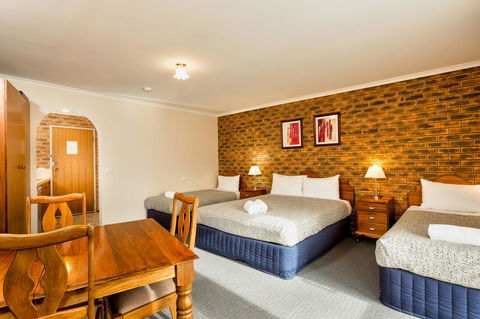 Hume Country Motor Inn - Holiday Cairns 5