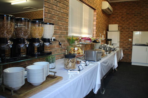 Hume Country Motor Inn - Holiday Cairns 9