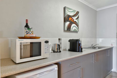 Hume Country Motor Inn - Holiday Cairns 36