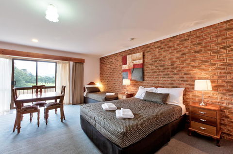Hume Country Motor Inn - Holiday Cairns 15