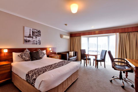 Hume Country Motor Inn - Holiday Cairns 14