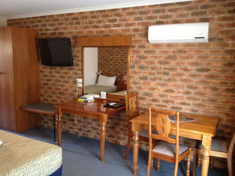 Hume Country Motor Inn - Holiday Cairns 19