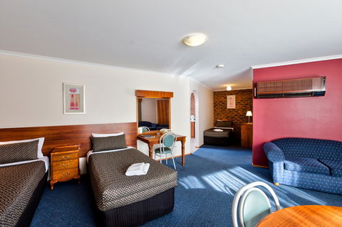 Hume Country Motor Inn - Holiday Cairns 33