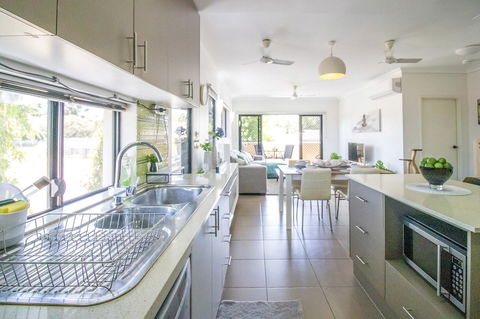 ZEN QUEST - The NOMADS PAD Near Nightcliff Markets & Sunset Foreshore - Holiday Cairns 25