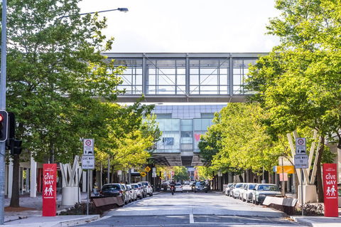 Highgate Executive Apartment City Walk Canberra - Holiday Cairns 36