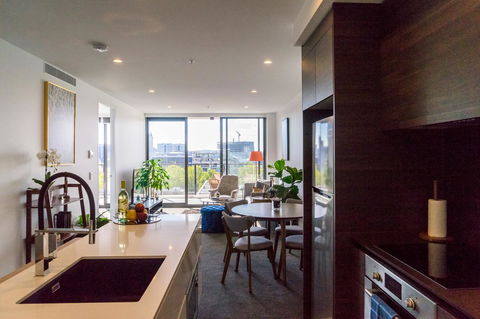 Highgate Executive Apartment City Walk Canberra - Holiday Cairns 12