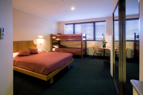 Madison Capital Executive Apartments - Holiday Cairns 1