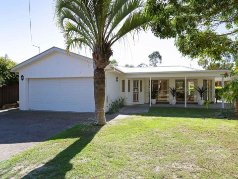 Bonito', 26 Bonito Street - Pet Friendly Housewith Aircon - Holiday Cairns 0