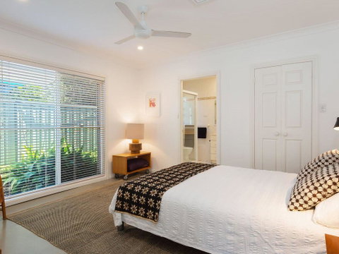 Bonito', 26 Bonito Street - Pet Friendly Housewith Aircon - Holiday Cairns 1