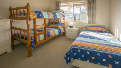 Boomer Crescent 5 Kioloa - Holiday Cairns 2