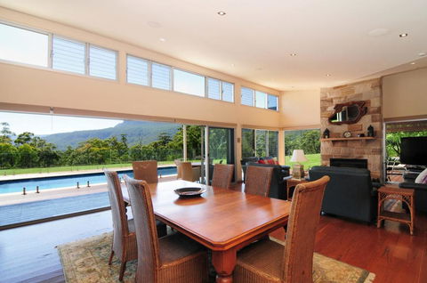 Bottlebrush Lodge - Great Views And A Pool! - Holiday Cairns 2