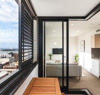 Boutique Apartment In Highly Sought After Arena - Holiday Cairns