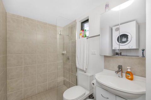 BOUTIQUE APARTMENTS BEACH LOCATION - Holiday Cairns 2