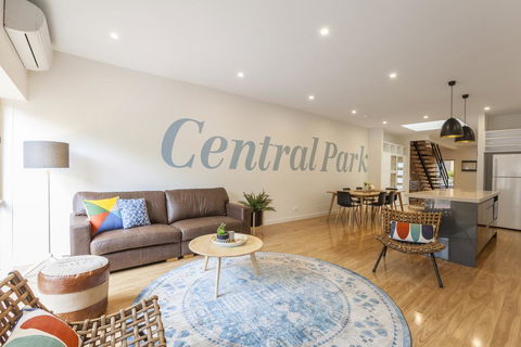 Boutique Stays - Central Park, South Melbourne Townhouse - Holiday Cairns 0