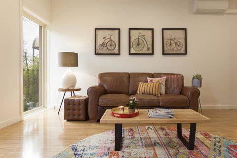 Boutique Stays - Central Park, South Melbourne Townhouse - Holiday Cairns 1