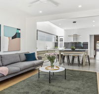 Boutique Stays - Victorian Vogue Richmond House - Holiday Cairns