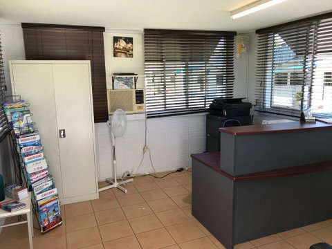 Bowen Arrow Motel - Holiday Cairns 2