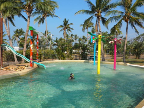Bowen Holiday Park - Holiday Cairns 0