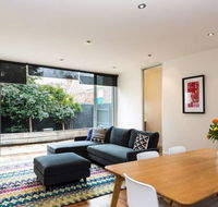 Bradman Modern Style a Walk to MCG Swan St CBD - Holiday Cairns