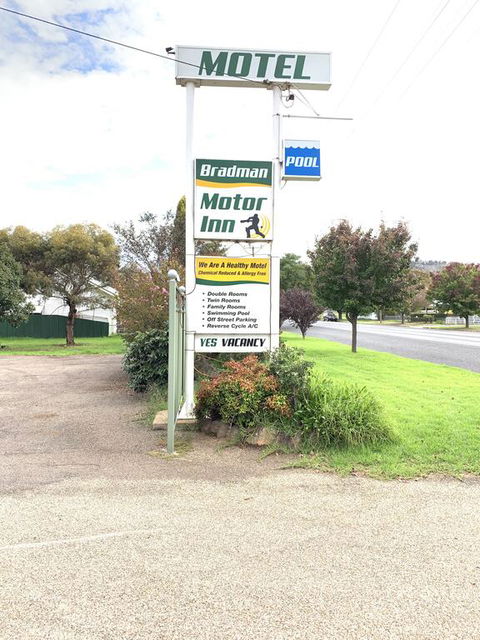 Bradman Motor Inn - Holiday Cairns 3