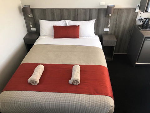 Bradman Motor Inn - Holiday Cairns 0