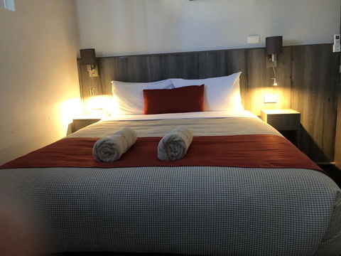 Bradman Motor Inn - Holiday Cairns 2
