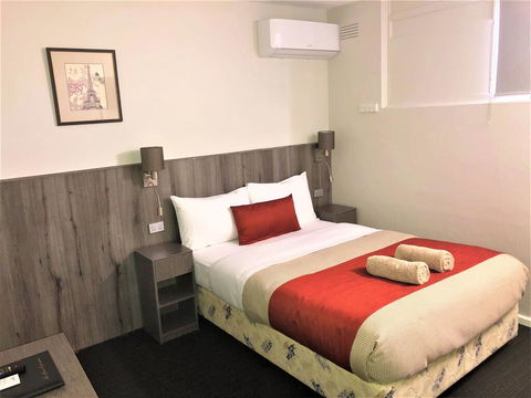 Bradman Motor Inn - Holiday Cairns 1