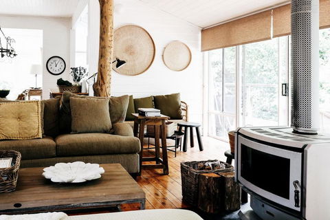 Braebrook - Stunning Farm House! - Holiday Cairns 0