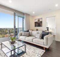 Brand New Apartment With Balcony Gym and Sauna - Holiday Cairns