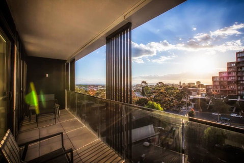 Brand New APT With Sea Views In Heart Of St Kilda - Holiday Cairns 2