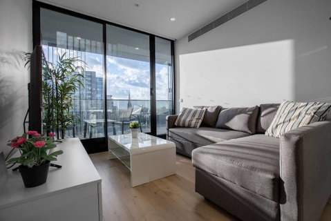 Brand New APT With Sea Views In Heart Of St Kilda - Holiday Cairns 0