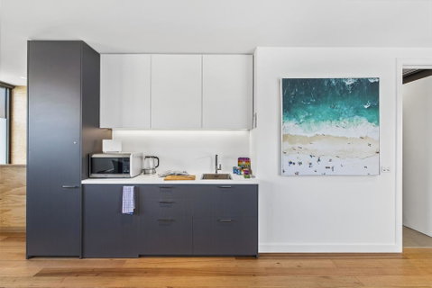 Brand New Beachside Studio Apartment - Holiday Cairns 3