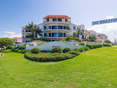 Breakers Block 3 - Unit 2 - Pool In Complex - Across The Road From The Beach - Holiday Cairns 1