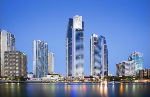 Breathtaking Views 4BD HIGH FLOOR Lux Apartment - Holiday Cairns 0