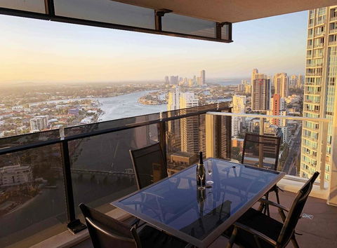 Breathtaking Views 4BD HIGH FLOOR Lux Apartment - Holiday Cairns 3