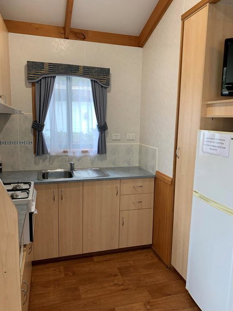 Bright Accommodation Park - Holiday Cairns 2