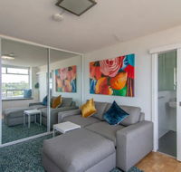 Bright Studio with Amazing City Views - Holiday Cairns
