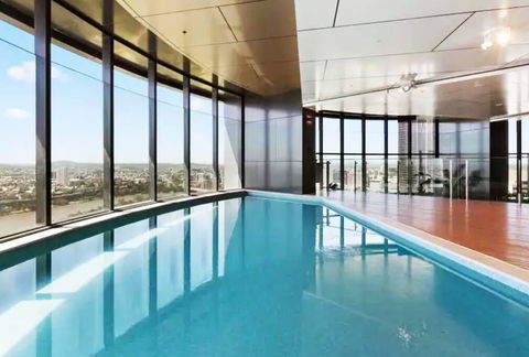 Brisbane Centre With Glorious Views & Pool - Holiday Cairns 3