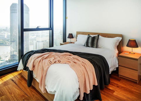 Brisbane Centre With Glorious Views & Pool - Holiday Cairns 0