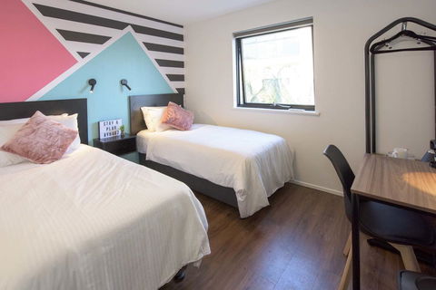 Brisbane City YHA - Holiday Cairns 1