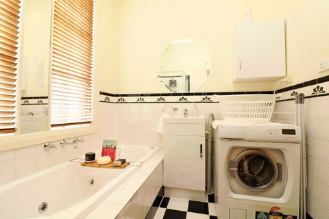 Brunswick Renaissance - Parking, Garden, Bath, Family - Holiday Cairns 3